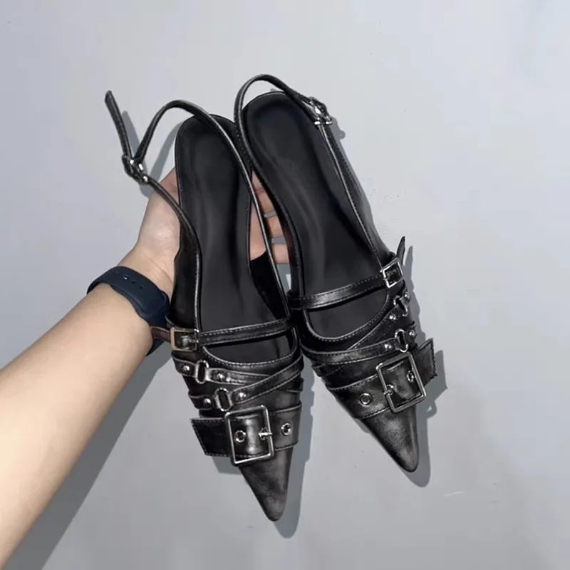 Women'S Accessories Trends 2025 - Szpiczaste szpilki damskie z klamrą, klapki