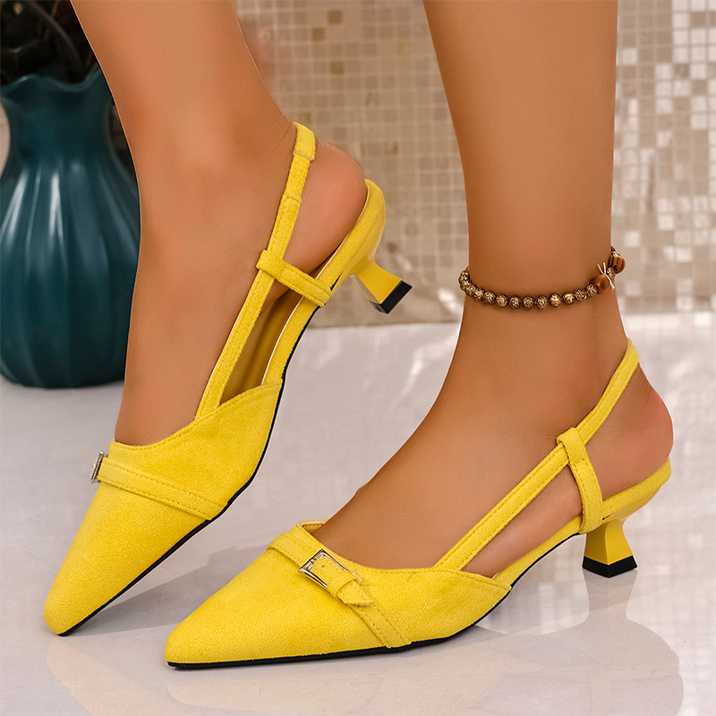 Women'S Accessories Trends 2025 - Żółte sandały na wysokim obcasie dla