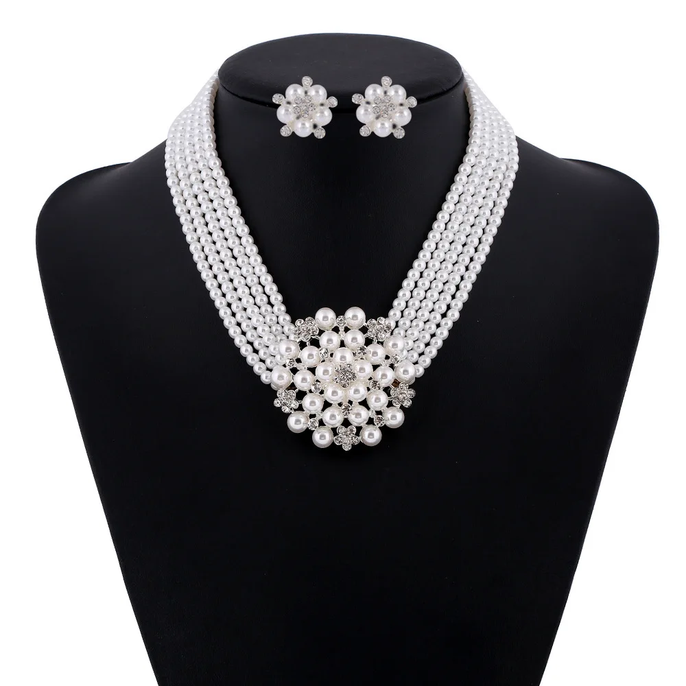 Audrey Hepburn Breakfast at Ti – Women'S Accessories In The 1950S recenzja i cena