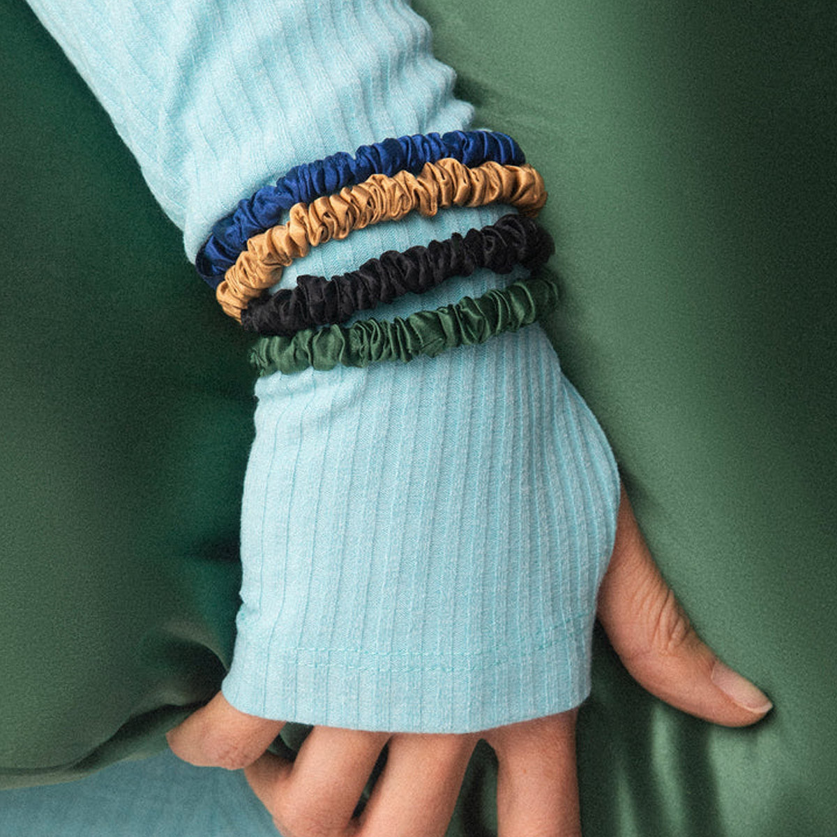 Zestaw 4 szt. gumek do włosów  – Scrunchie Satin Set recenzja i cena